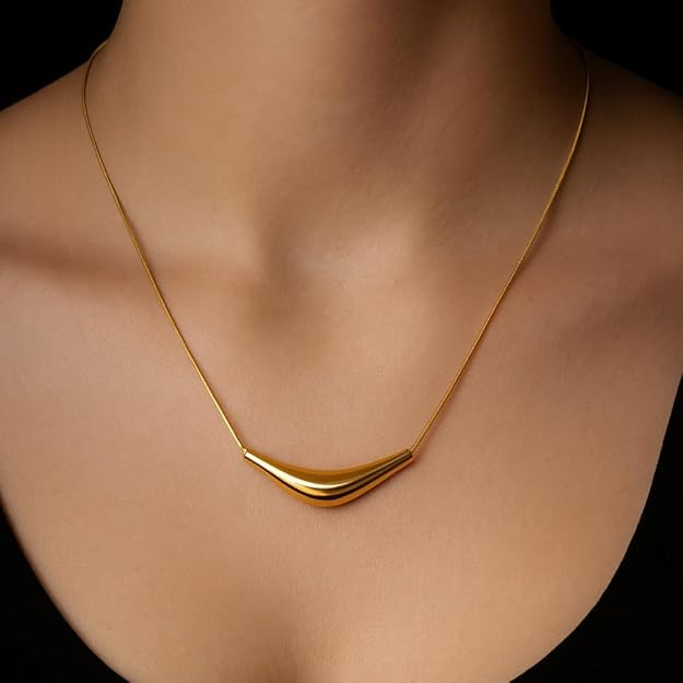 18K Gold Plated Minimal Curve Bar Necklace