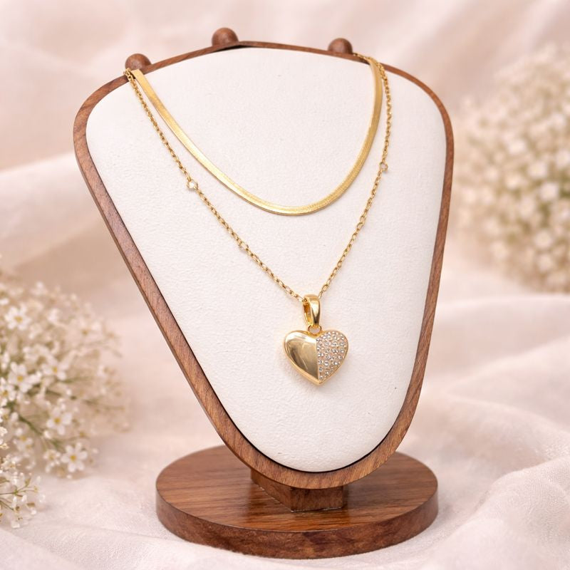 Elegant gold heart pendant necklace