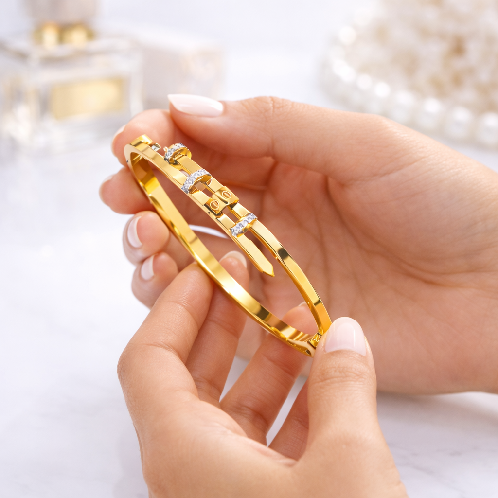 Minimal Nail Style 18k Gold Plated Bracelet with Zircon