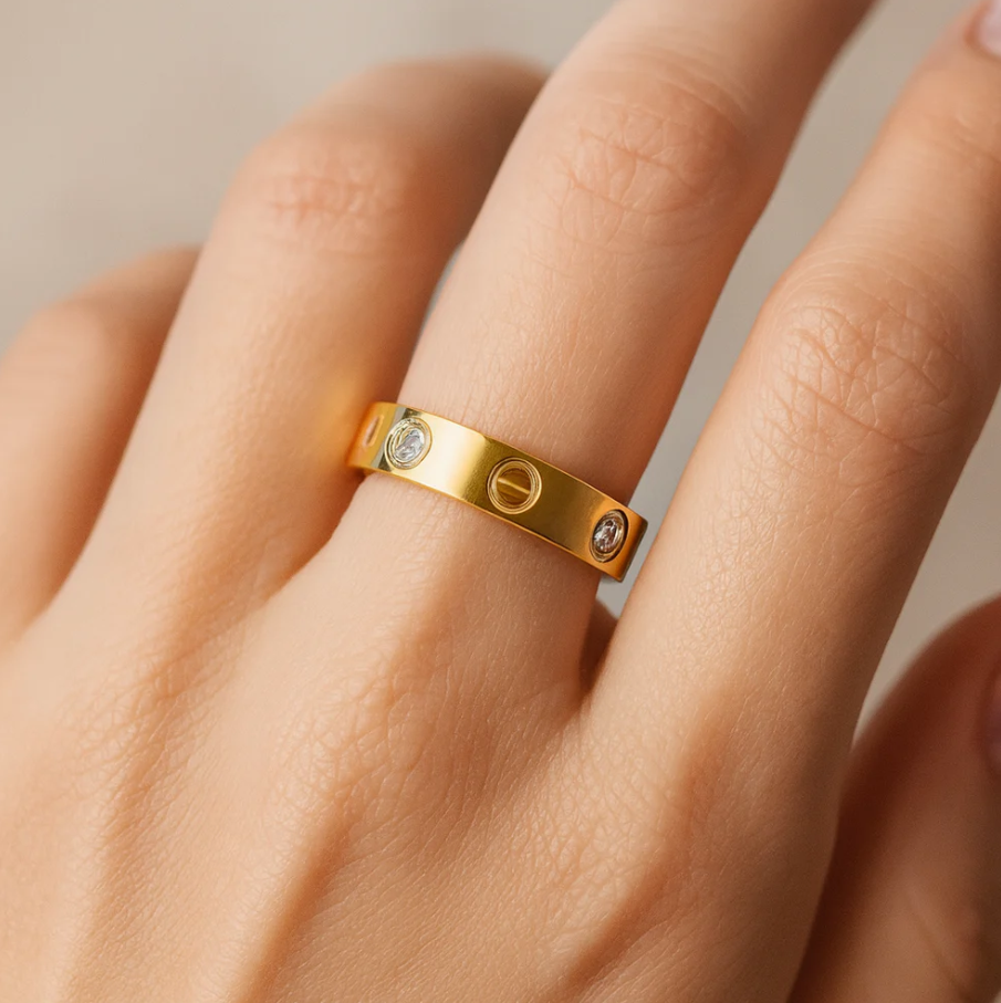 Emperor Clasp Band Ring