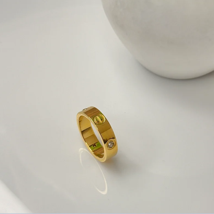 Emperor Clasp Band Ring