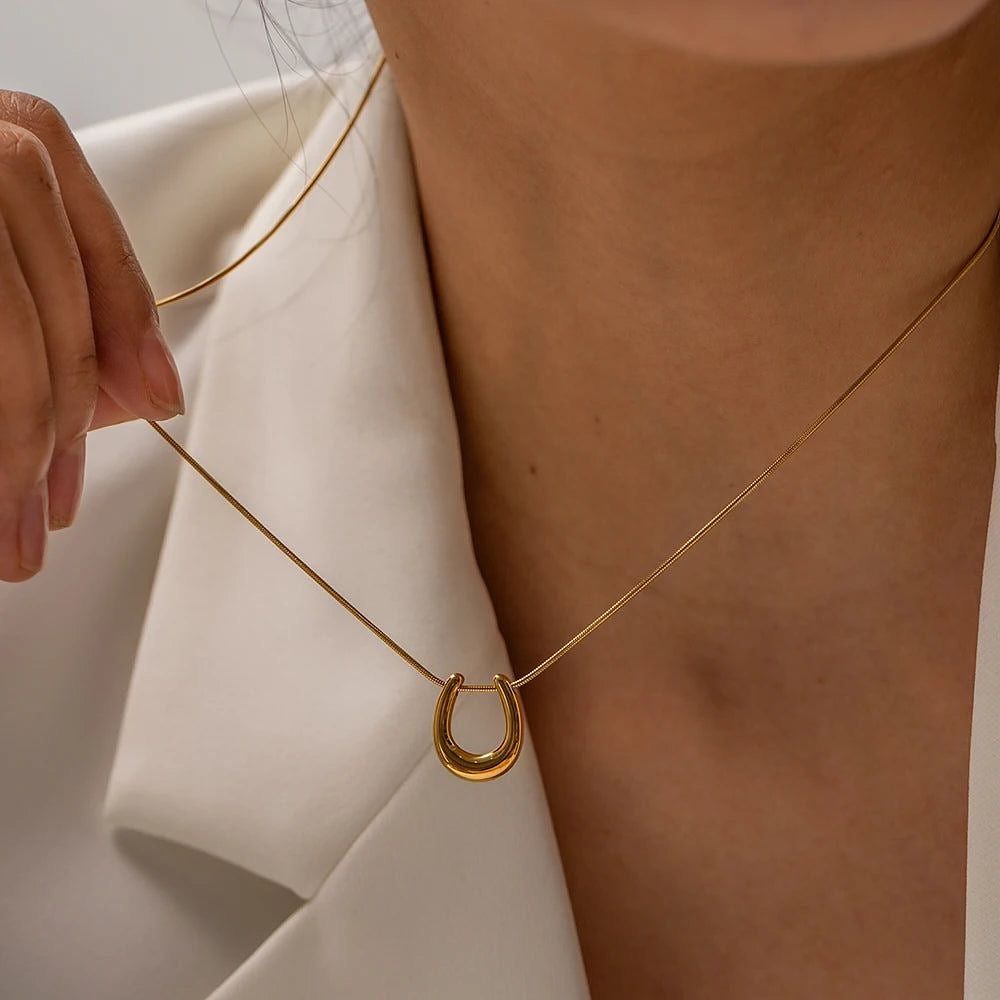 18K Gold Plated Minimal U Pendant Necklace